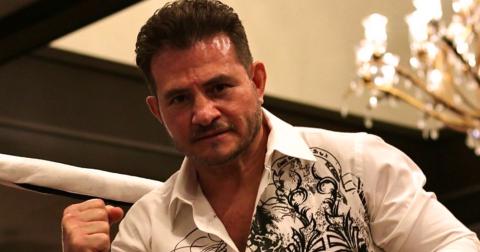 Dorian Dominguez, một nhân viên hỗ trợ điện tại Power Enterprise.