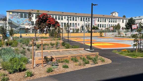 San Francisco Middle School Playground Transformed from Asphalt to Green